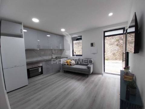 Moradia t1 renovada – centro do porto (junto à rua santa catarina)