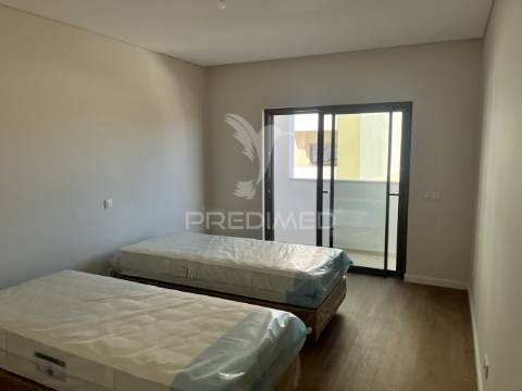 Apartamento t3 exclusivo na prestigiada baixa de olhão i
