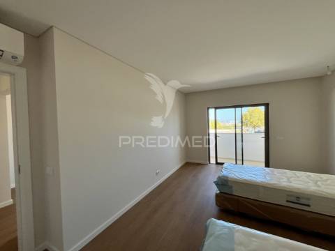 Apartamento t3 exclusivo na prestigiada baixa de olhão i