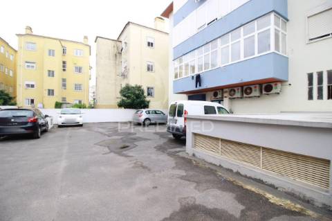 Armazém / espaço comercial à venda – amadora (venteira)