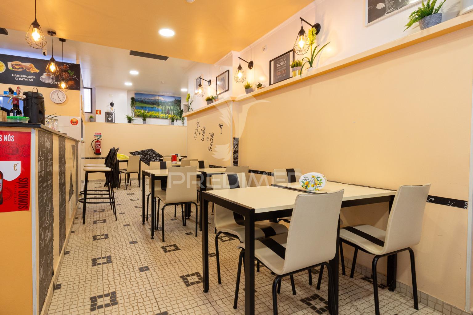 Restaurante em almada- totalmente equipado - 155.900 eur