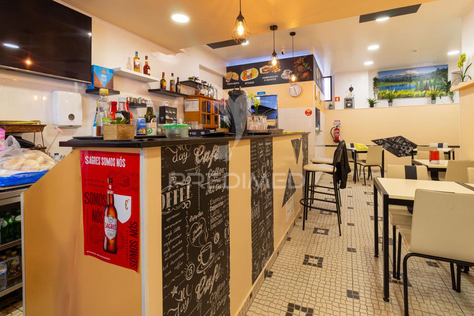 Restaurante em almada- totalmente equipado - 155.900 eur