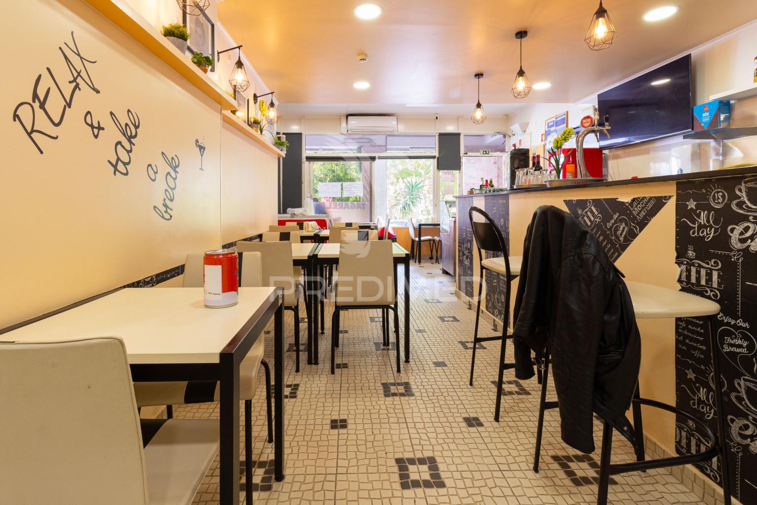 Restaurante em almada- totalmente equipado - 155.900 eur