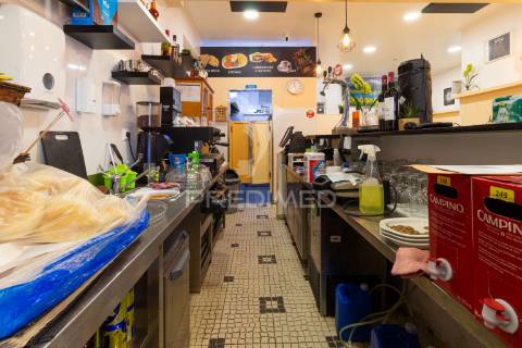 Restaurante em almada- totalmente equipado - 155.900 eur