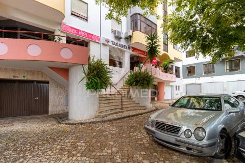 Restaurante em almada- totalmente equipado - 155.900 eur