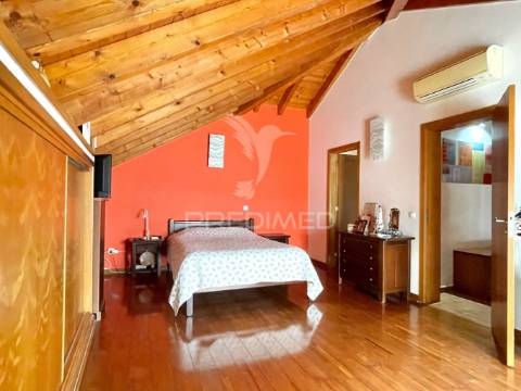 Apartamento t4 duplex em santiago do cacém