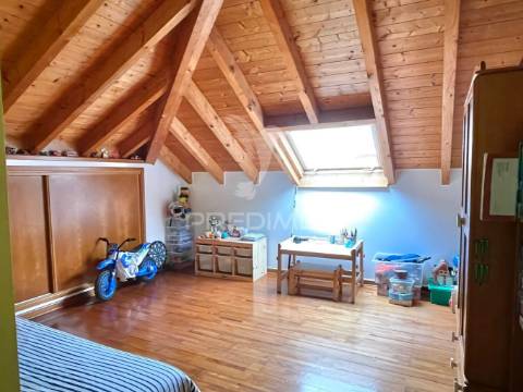 Apartamento t4 duplex em santiago do cacém