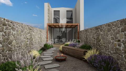 Moradia para restauro - com projeto aprovado