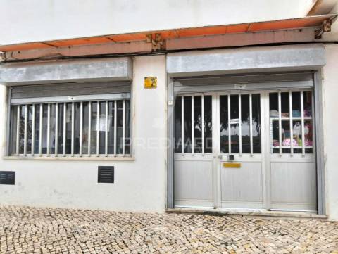Loja na urbanização nova em caparide (cascais)