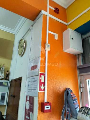 Loja na urbanização nova em caparide (cascais)