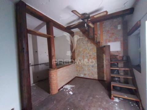 Vende se moradia  torre da marinha  185000€