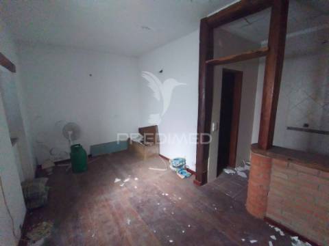 Vende se moradia  torre da marinha  185000€