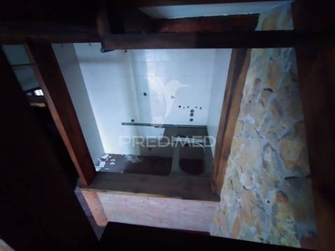 Vende se moradia  torre da marinha  185000€