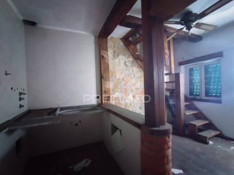 Vende se moradia  torre da marinha  185000€