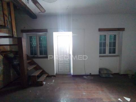 Vende se moradia  torre da marinha  185000€