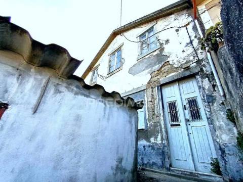 2 moradias para recuperar - freixo