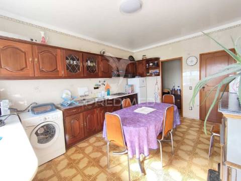 Moradia t2 com garagem, bairro do areias, montijo