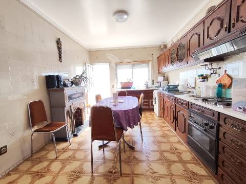 Moradia t2 com garagem, bairro do areias, montijo