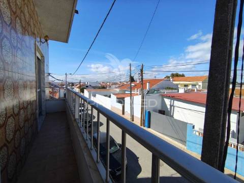 Moradia t2 com garagem, bairro do areias, montijo