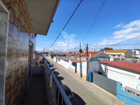 Moradia t2 com garagem, bairro do areias, montijo