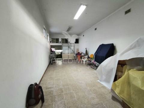 Moradia t2 com garagem, bairro do areias, montijo