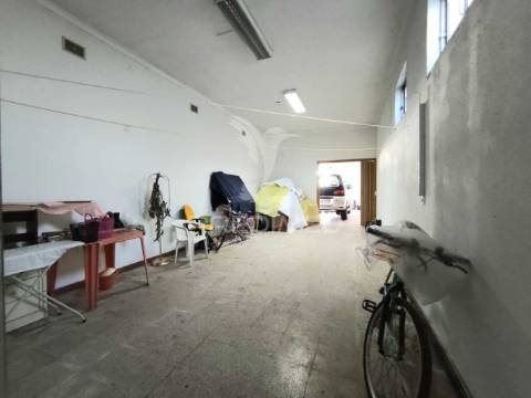 Moradia t2 com garagem, bairro do areias, montijo