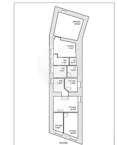 Moradia de 3 pisos para renovar no candal