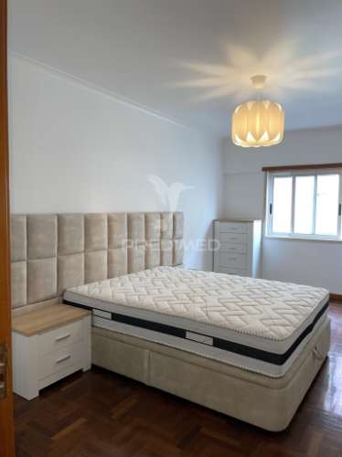 T2 em monte abraão para arrendamento – excelente localização e exposição solar