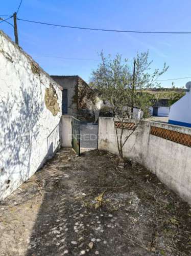 Casa térrea || 2 quartos || quintal || recuperar