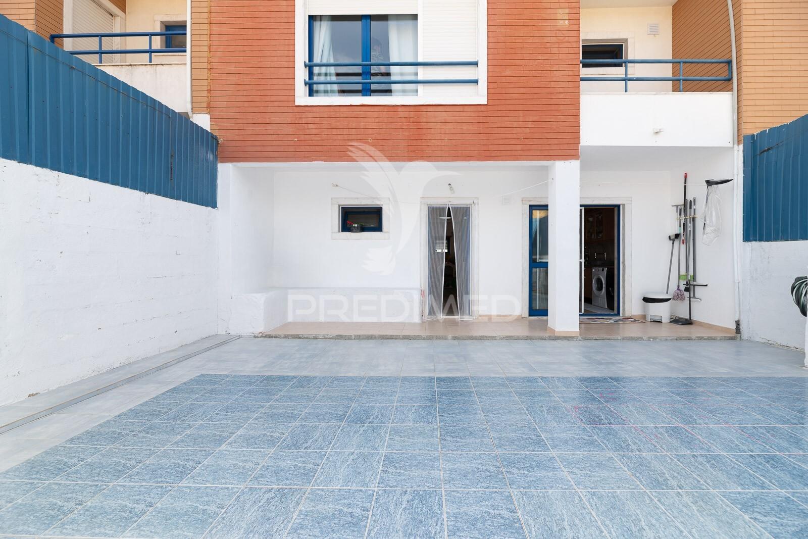 Moradia t4 com garagem e terraços – azambuja