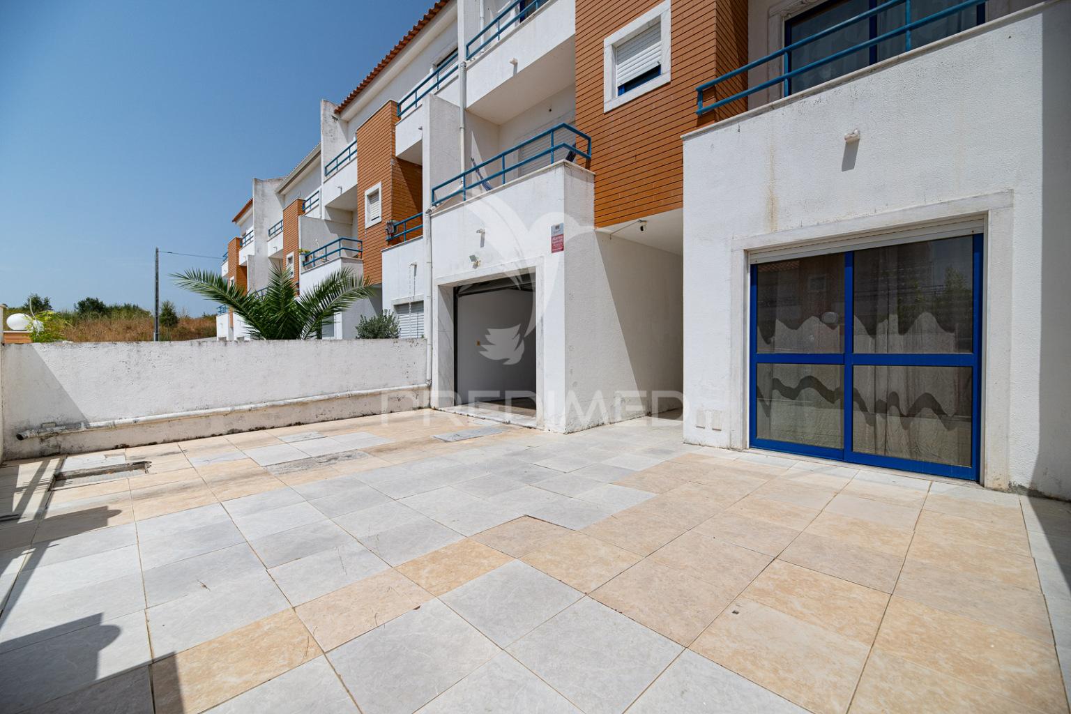 Moradia t4 com garagem e terraços – azambuja