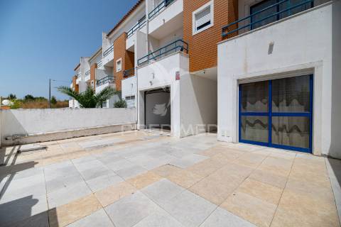 Moradia t4 com garagem e terraços – azambuja