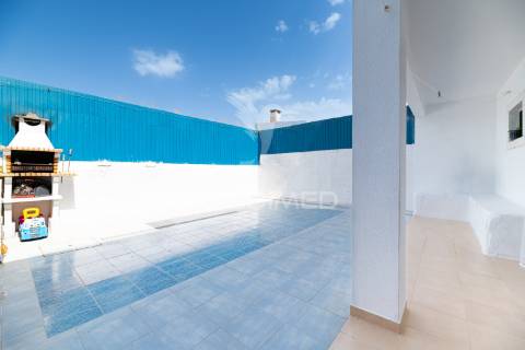 Moradia t4 com garagem e terraços – azambuja