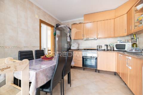 Moradia t4 com garagem e terraços – azambuja