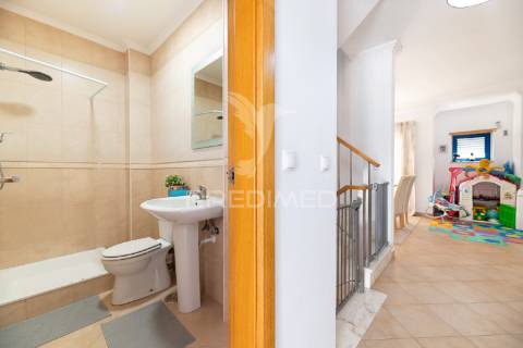 Moradia t4 com garagem e terraços – azambuja