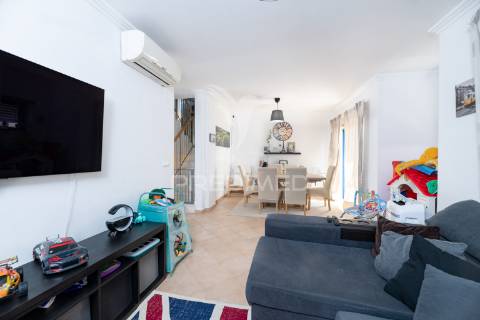 Moradia t4 com garagem e terraços – azambuja