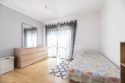 Moradia t4 com garagem e terraços – azambuja