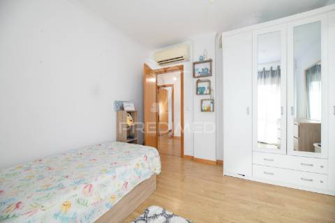 Moradia t4 com garagem e terraços – azambuja