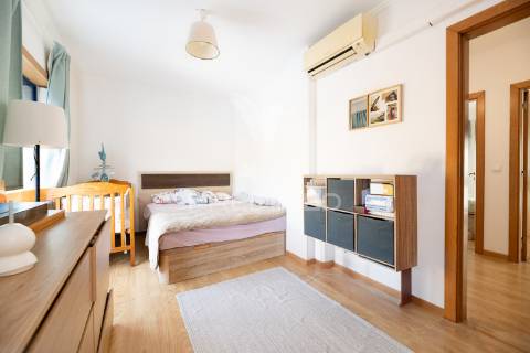 Moradia t4 com garagem e terraços – azambuja