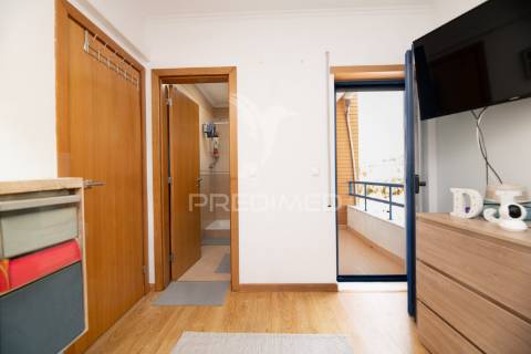 Moradia t4 com garagem e terraços – azambuja