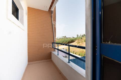 Moradia t4 com garagem e terraços – azambuja