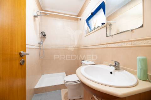 Moradia t4 com garagem e terraços – azambuja