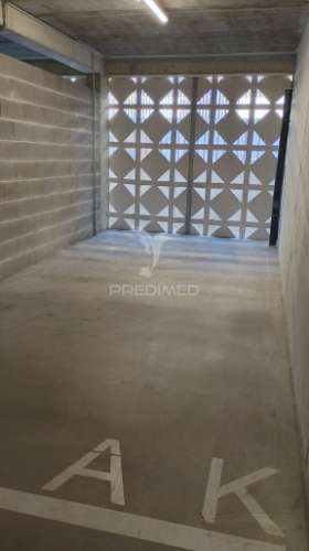 Lugar de garagem junto à praia canidelo