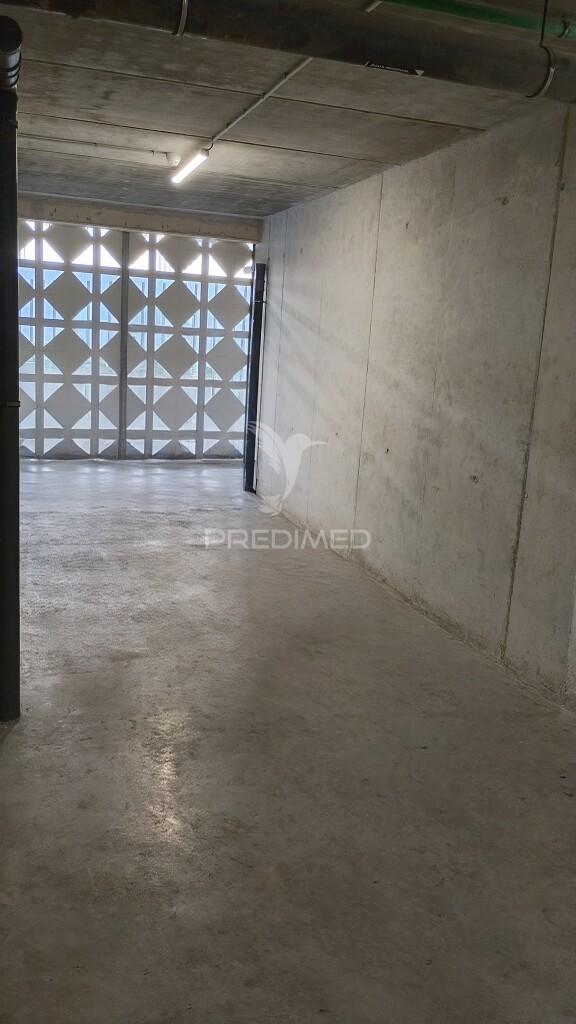 Lugar de garagem junto à praia canidelo