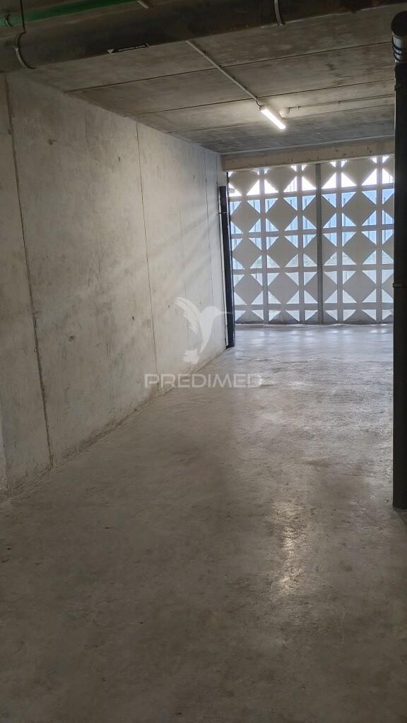 Lugar de garagem junto à praia canidelo