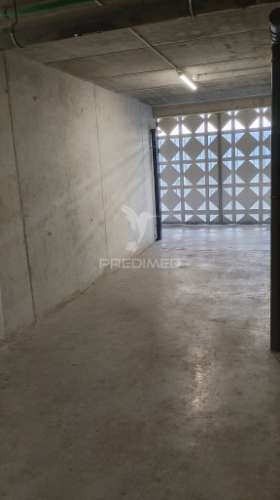 Lugar de garagem junto à praia canidelo