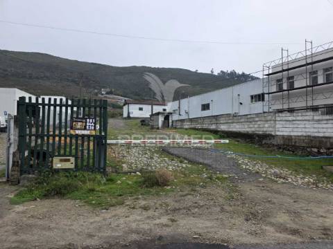 Armazém (serração) zona industrial de carvoeiro