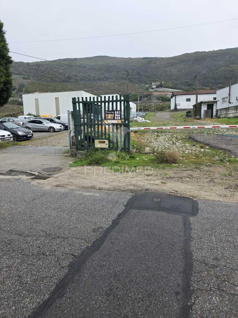 Armazém (serração) zona industrial de carvoeiro