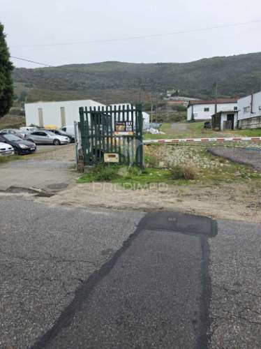 Armazém (serração) zona industrial de carvoeiro