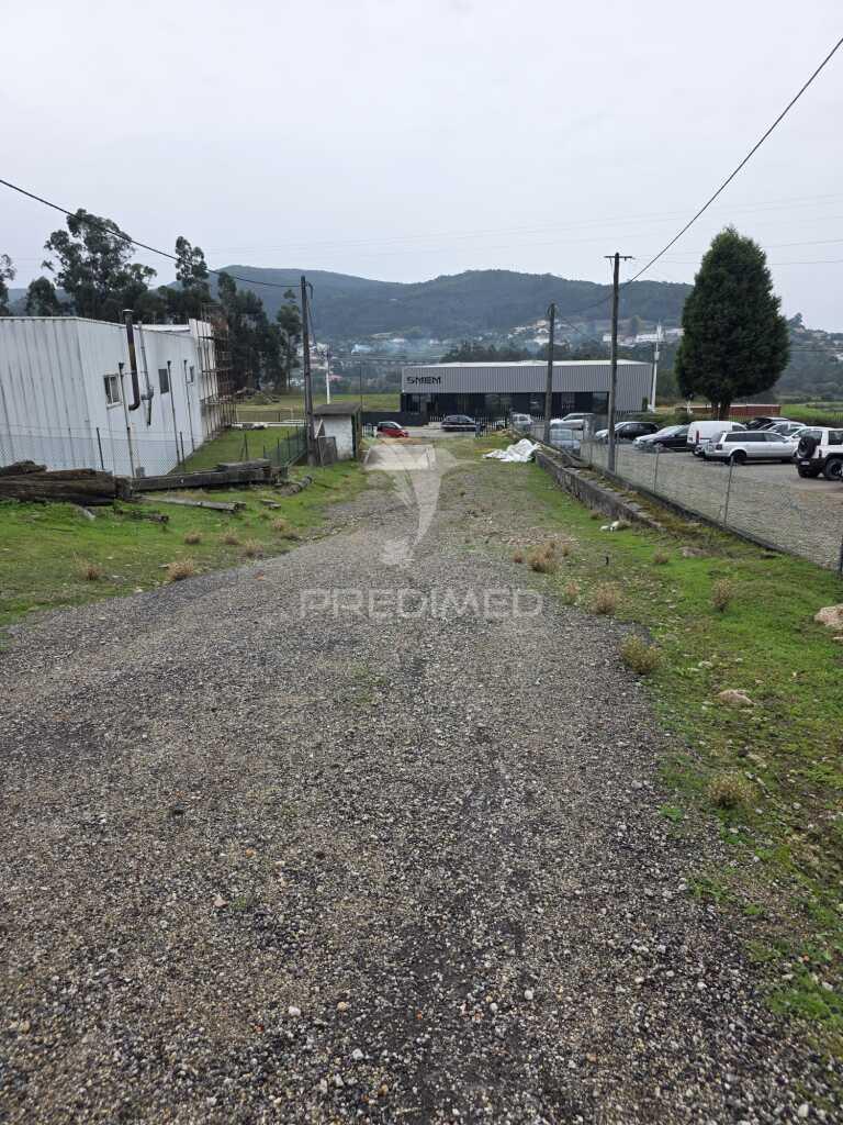 Armazém (serração) zona industrial de carvoeiro